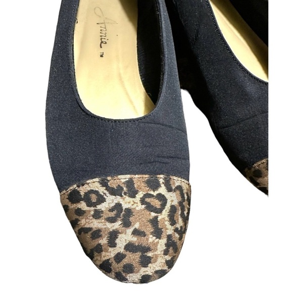 ANNIE, WOMENS FLAT SHOES. BLACK WITH ANIMAL PRINT TOE & 1/2” HEEL. USED, SIZE 8M - Picture 2 of 6